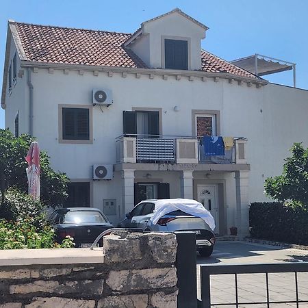 Apartmani Neva Supetar Exterior photo