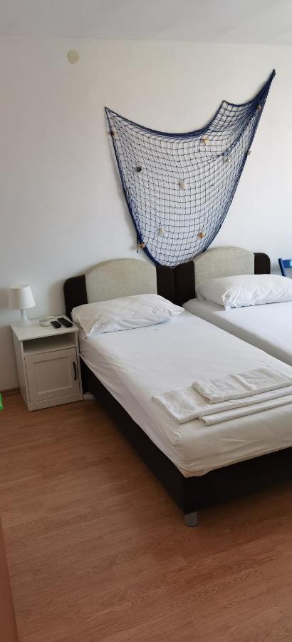 Apartmani Neva Supetar Exterior photo