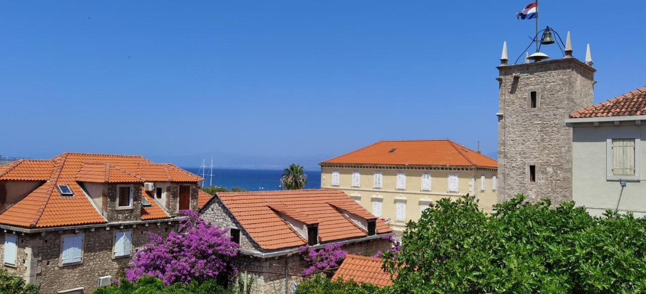 Apartmani Neva Supetar Exterior photo