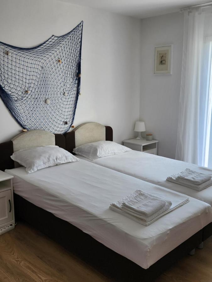 Apartmani Neva Supetar Exterior photo