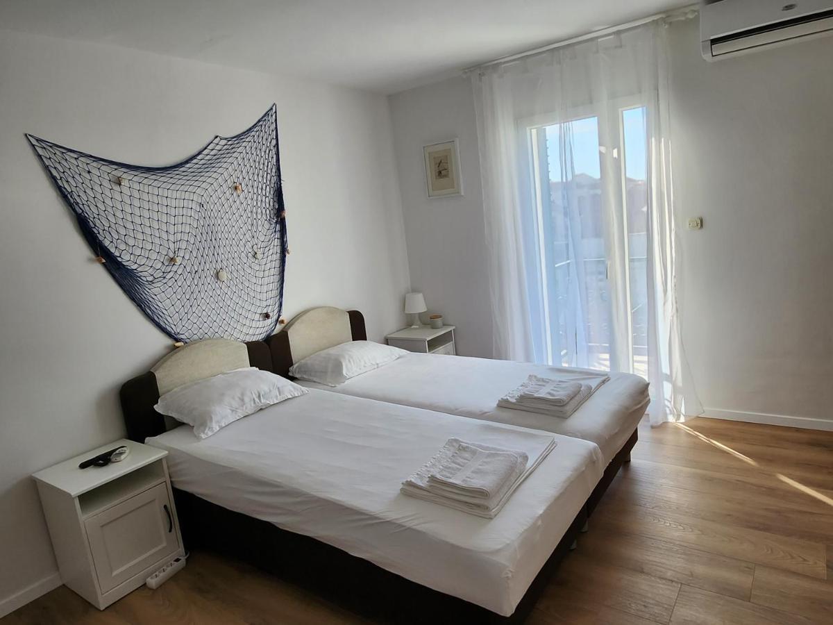 Apartmani Neva Supetar Exterior photo