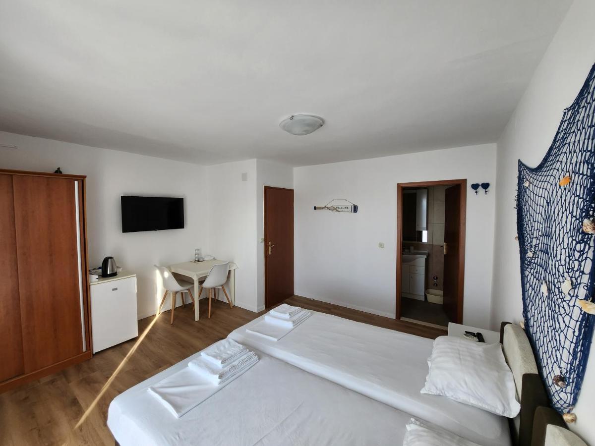 Apartmani Neva Supetar Exterior photo