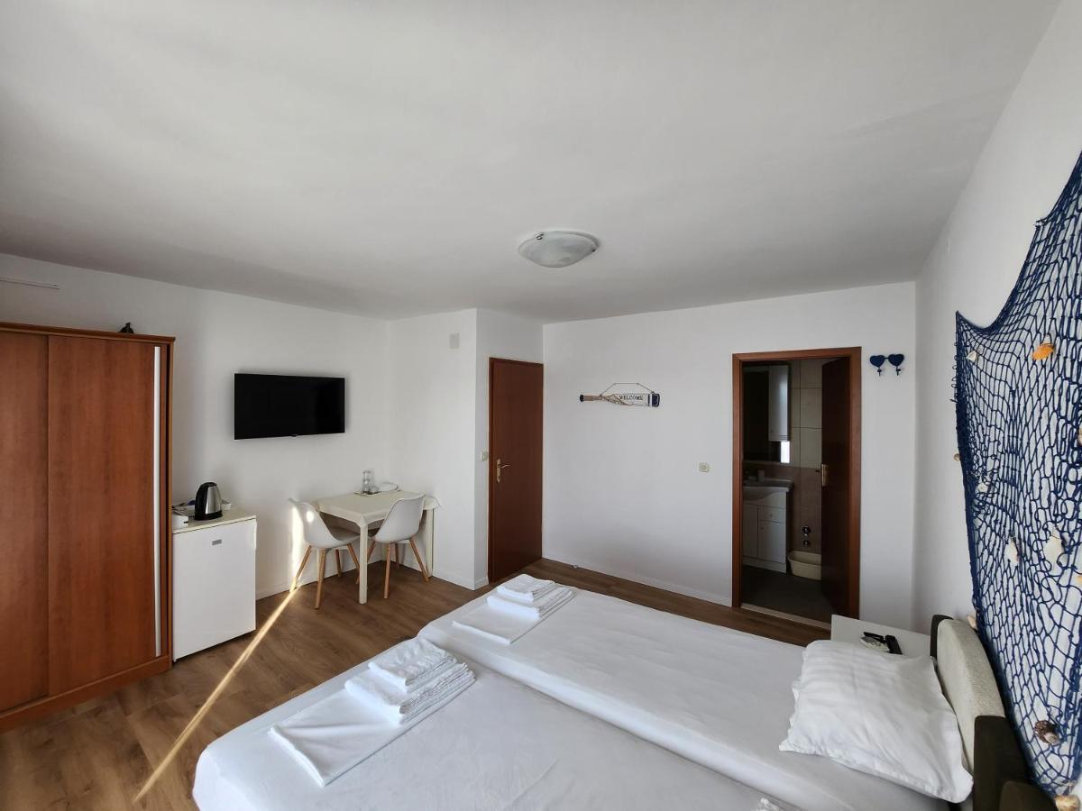 Apartmani Neva Supetar Exterior photo