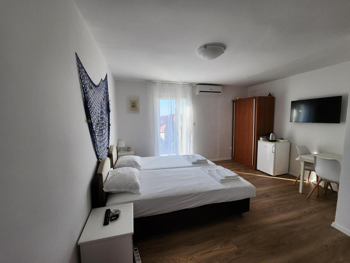 Apartmani Neva Supetar Exterior photo