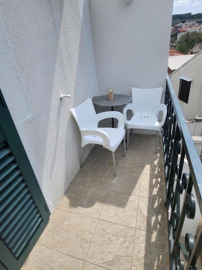 Apartmani Neva Supetar Exterior photo