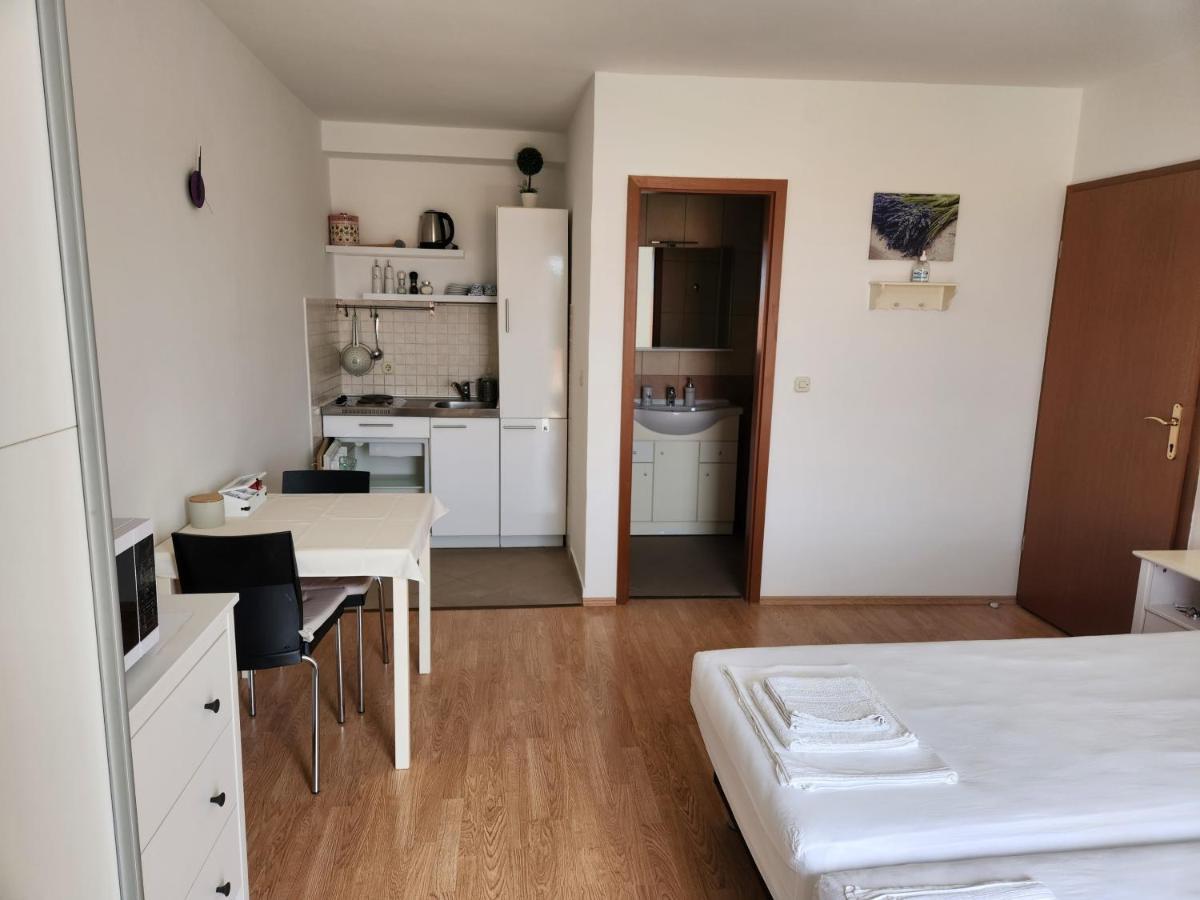 Apartmani Neva Supetar Exterior photo