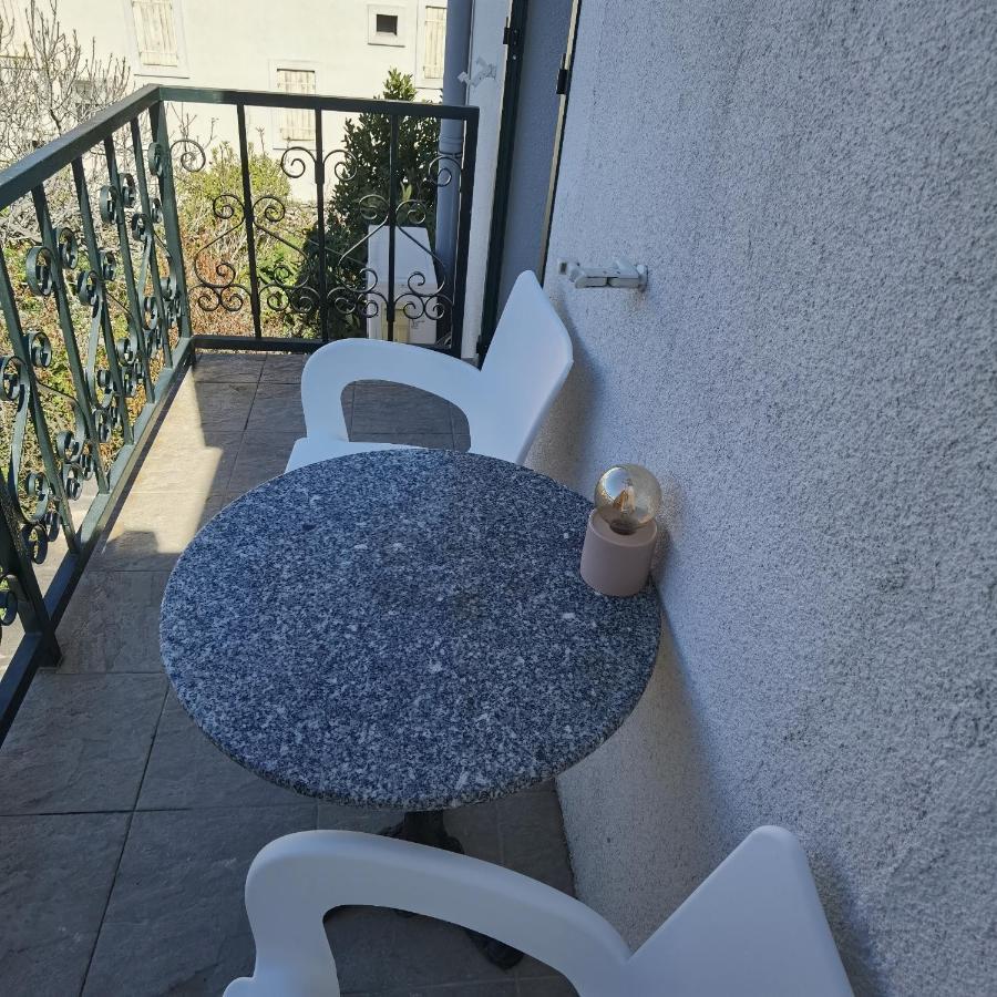Apartmani Neva Supetar Exterior photo