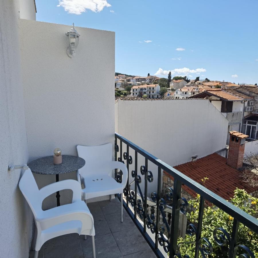 Apartmani Neva Supetar Exterior photo