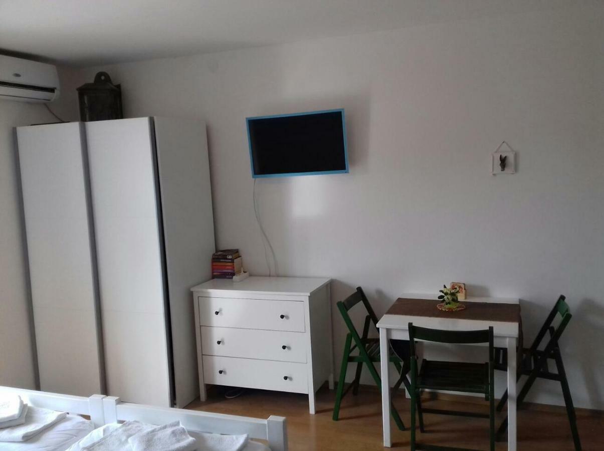 Apartmani Neva Supetar Exterior photo